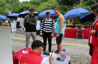 語言服務(wù)走進青浦集市 助力進口博覽會