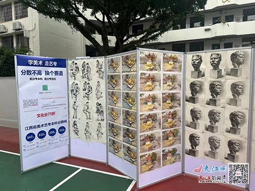 贛州四中舉行第十四屆 紅五月 校園文化藝術節(jié) 圖